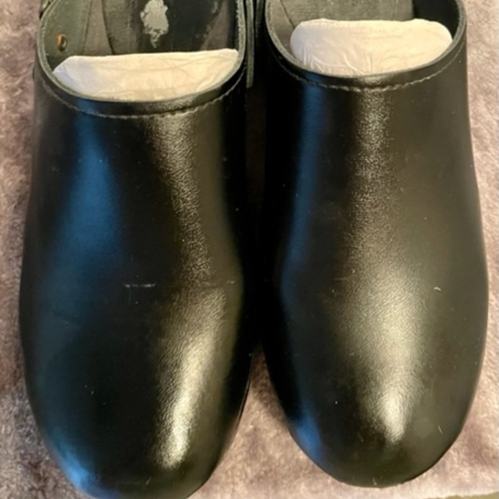 Sven Black Low Healed Clogs with Back Strap